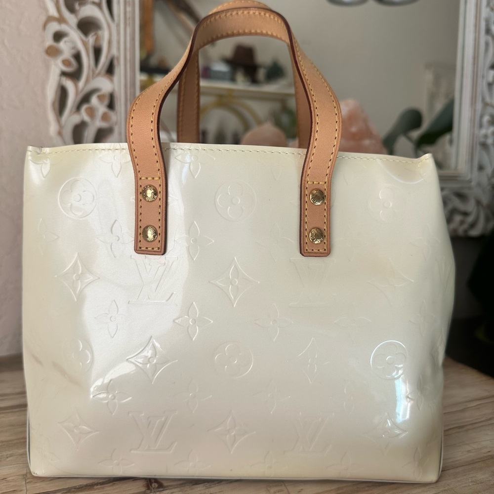 LOUIS VUITTON Vernis Reade PM Perle